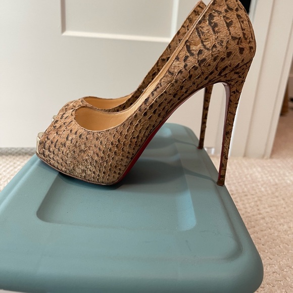 Christian Louboutin Size 35 “New Very Prive” Pumps - Picture 3 of 12